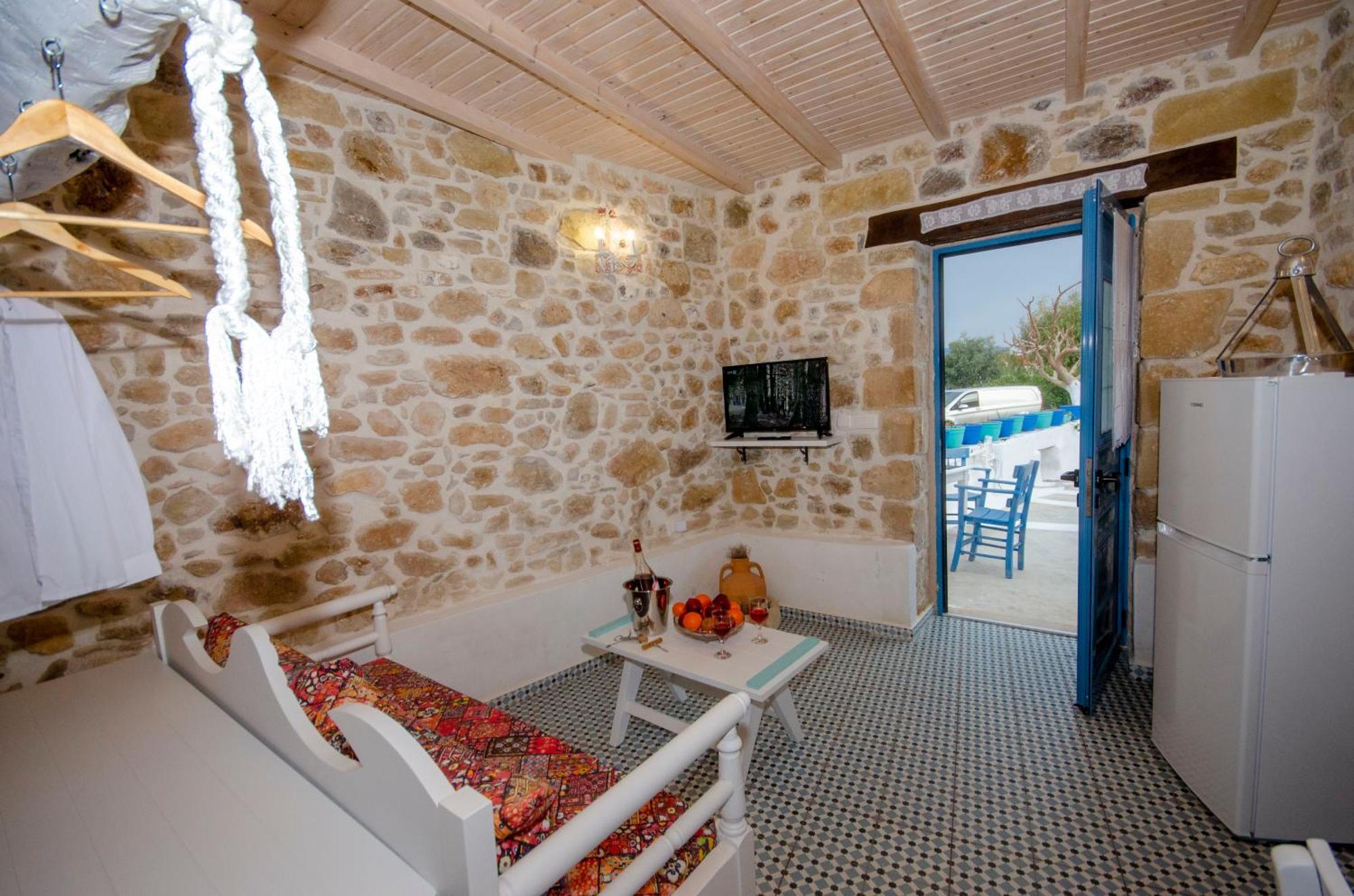 Trigono Traditional House Каливиани Экстерьер фото